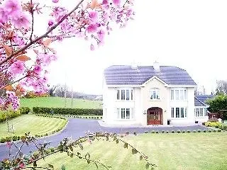 Burke's Mulbur House Hotel Dunrine